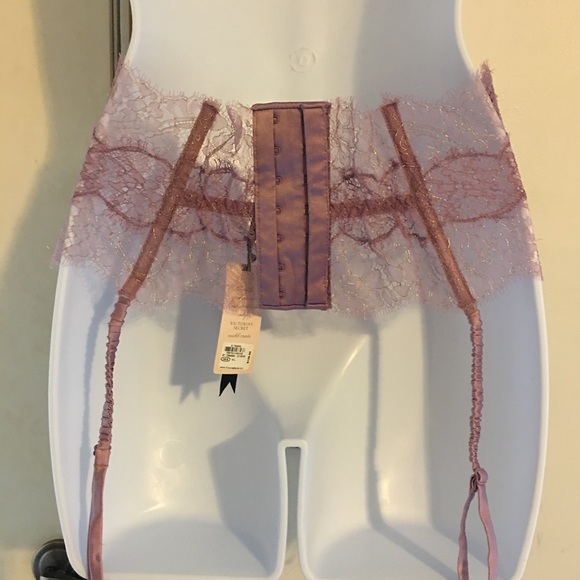 Chantilly Lace garter belt - Picture 4 of 5